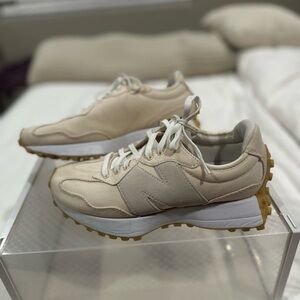 New Balance 327 Beige Sneakers